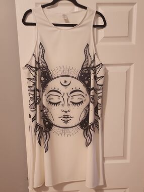White Sleeveless Sun-Moon Face Graphic Tank Dress